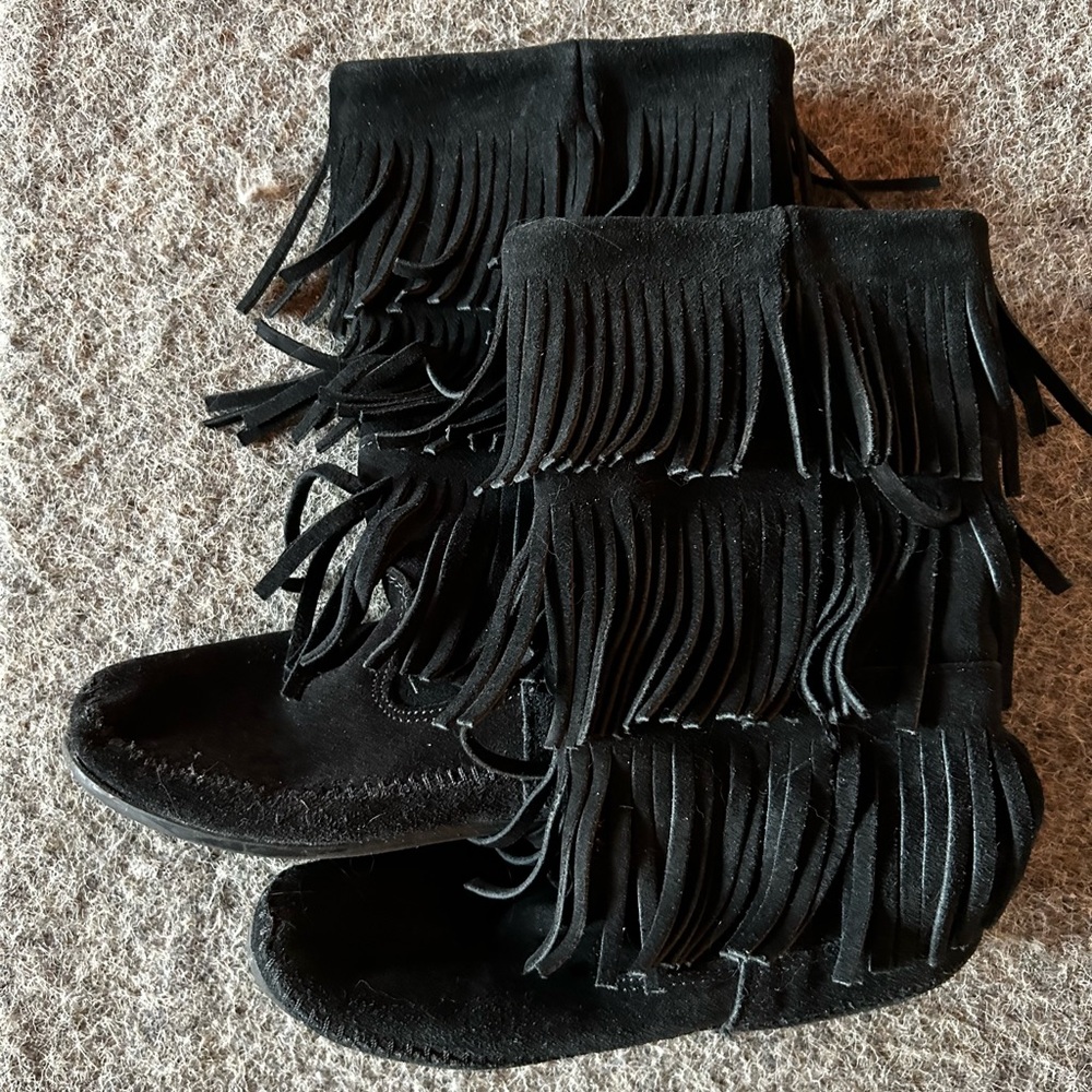 MINNETONKA Fringe Suede Ankle Boots - Black